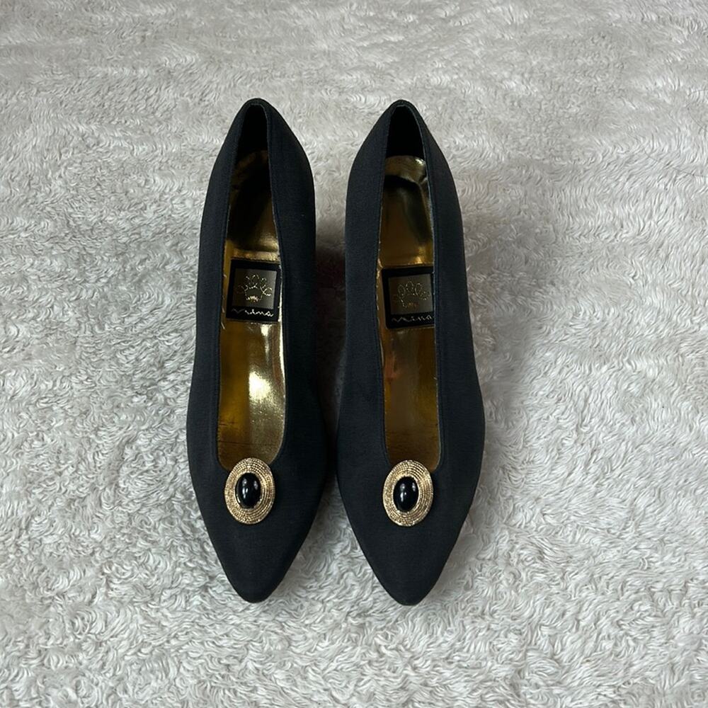 Mina gold brooch black pumps heels, size 8.5